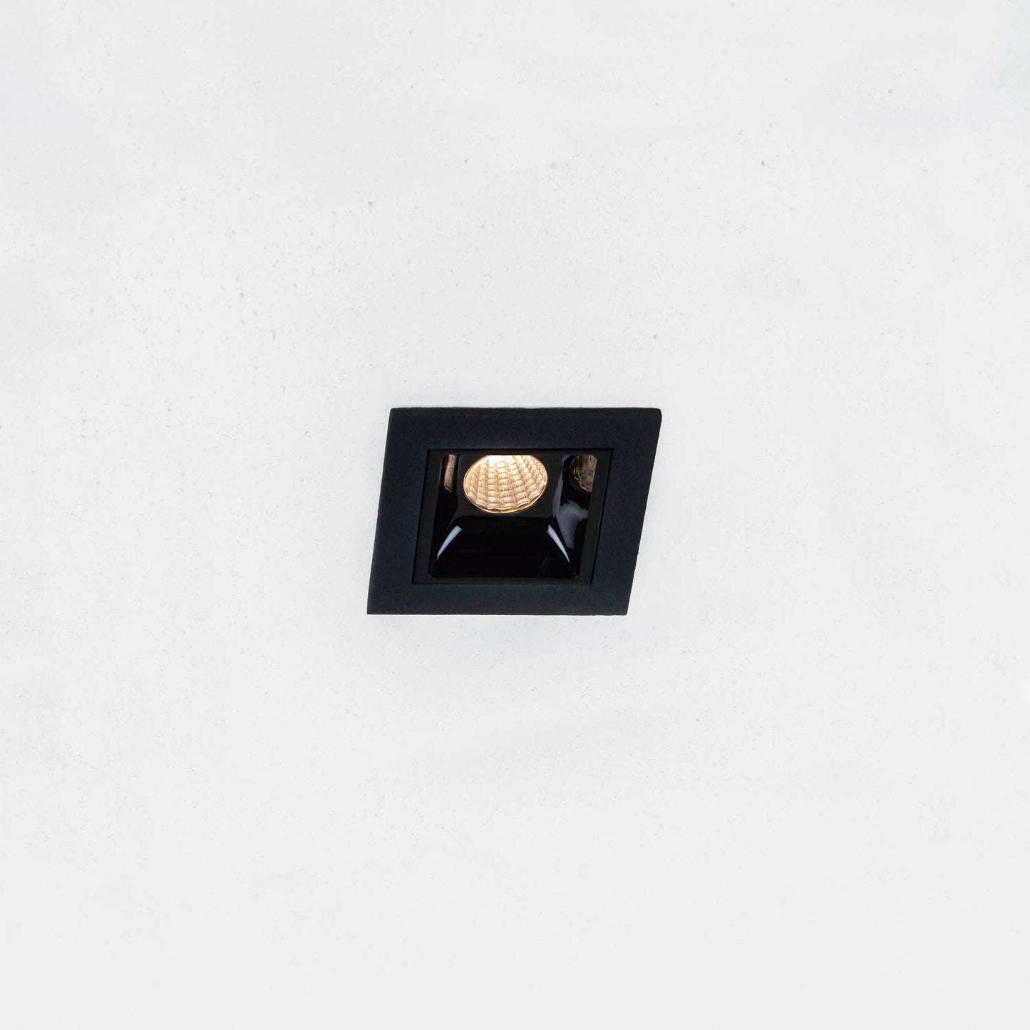 Lámpara Nixe 1x1 2,1W 90_2700K 15° Blanco ON-F [E210.92700215.WS.XX1]