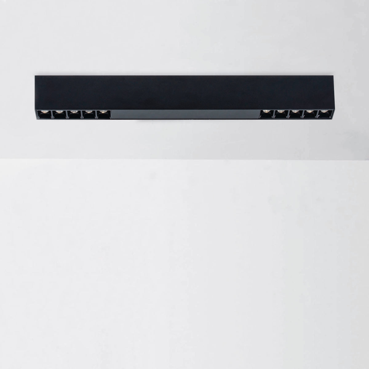 NXLINE-X-1866_on 12,8W 90_2700K 15° Black PH-C [XNC4.92701115.BS.XX2]