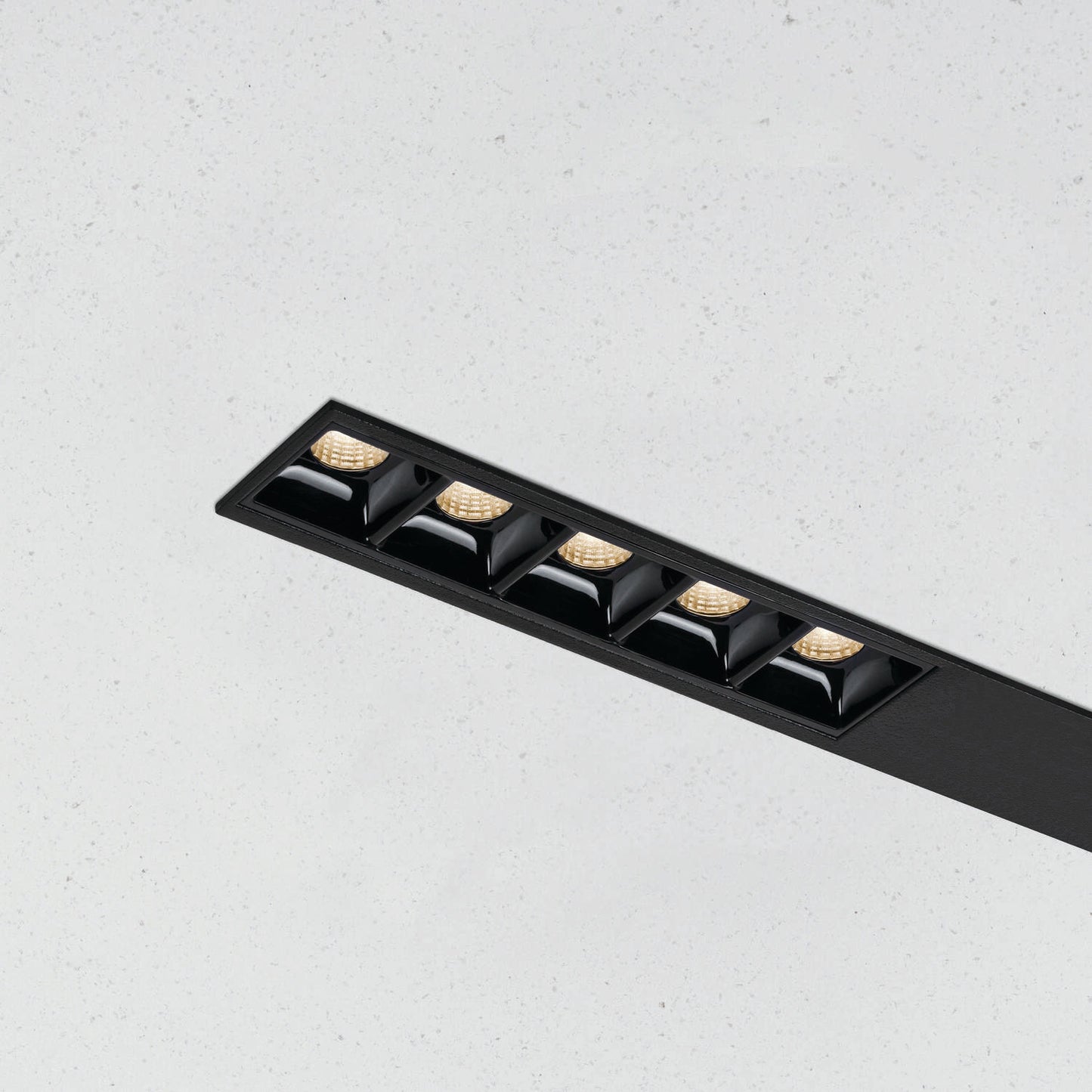 NXLINE-X-802_in tl 12,8W 90_2700K 15° Black ON-F [XFC3.92701115.BS.XX1]
