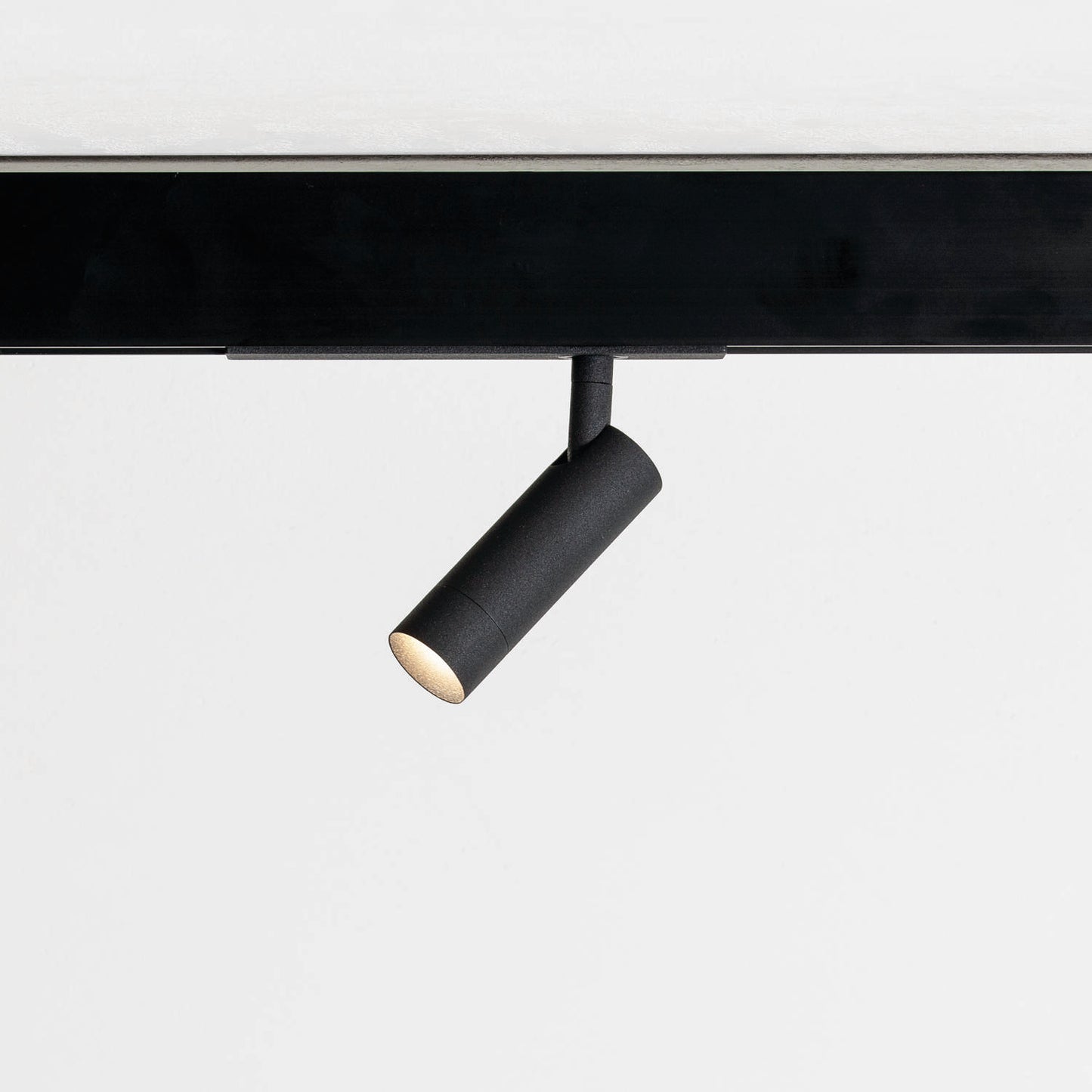 PM 25_trk mag 4,2W 90_3000K 39° White 48V [6020.93000439.WX.XX4]