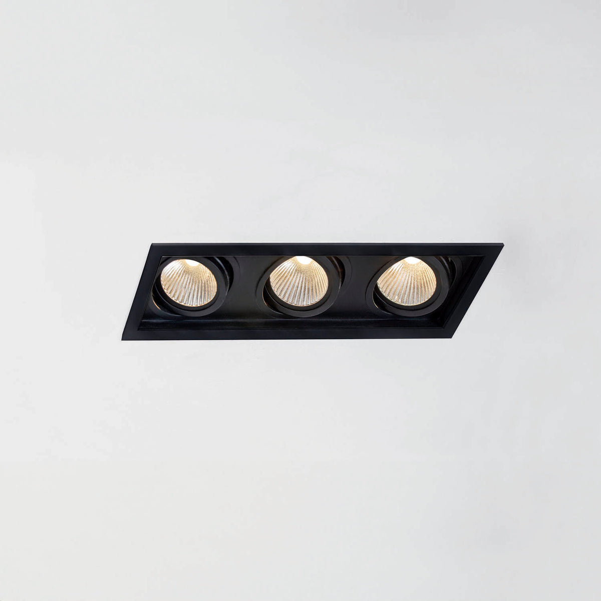 Slim 50 3x1 3x13,6W 90_3000K 43° Negro 1-10 [E233.93003643.BL.XX3]