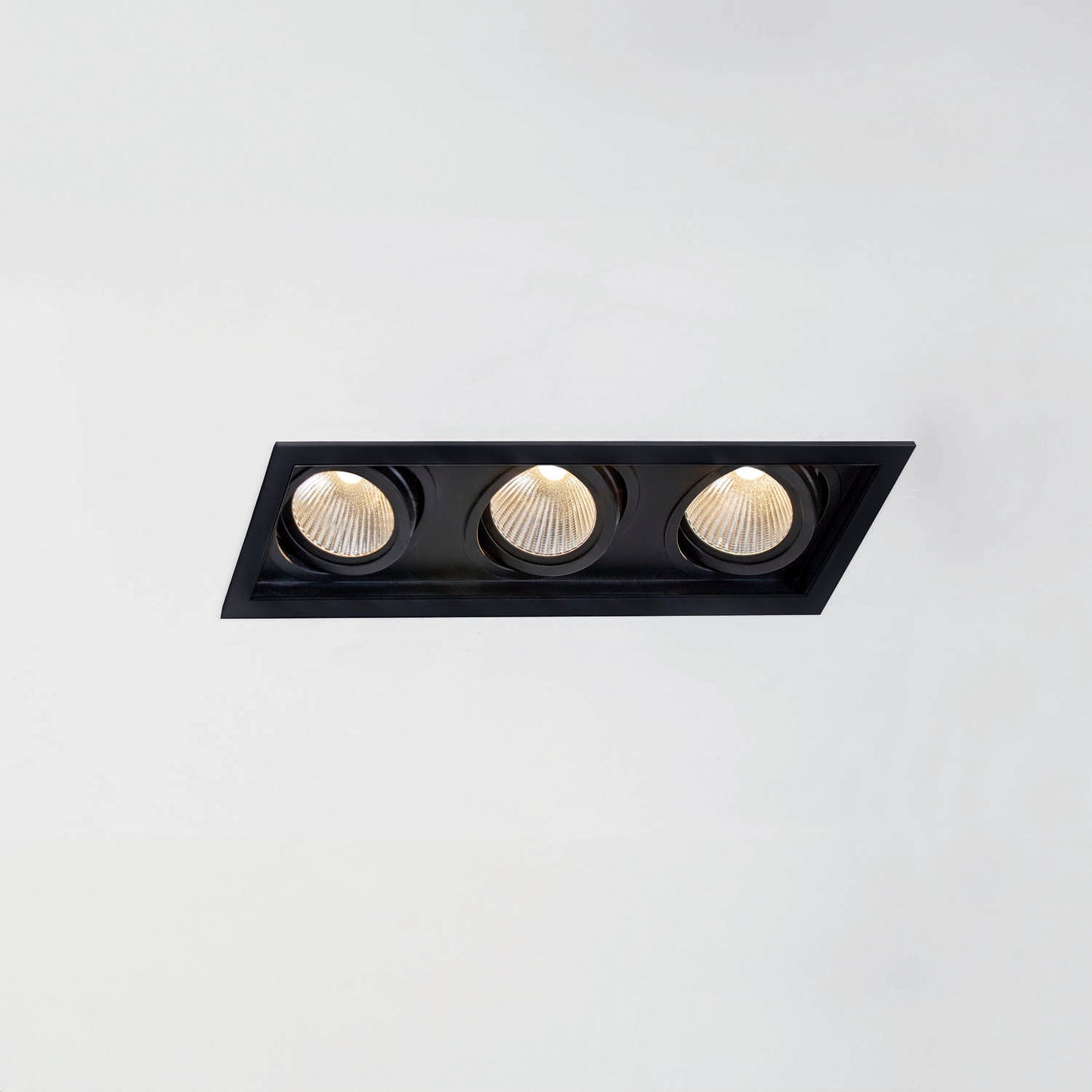 Slim 50 3x1 3x13,6W 90_3000K 60° Black 1-10 [E233.93003660.BL.XX3]