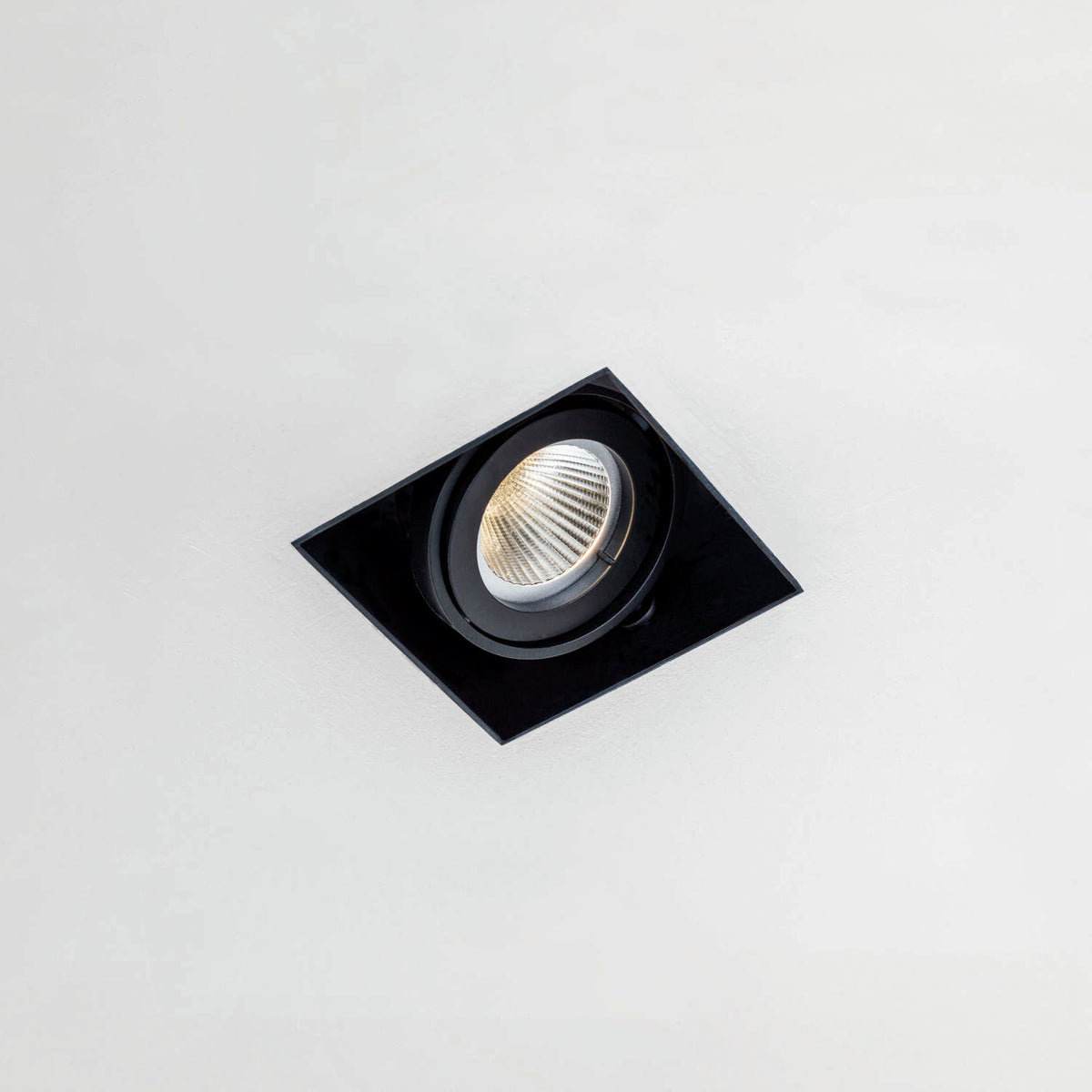 Trim 50 1x1 13,6W 90_4000K 43° Black DALI [E110.94001243.BL.XX5]